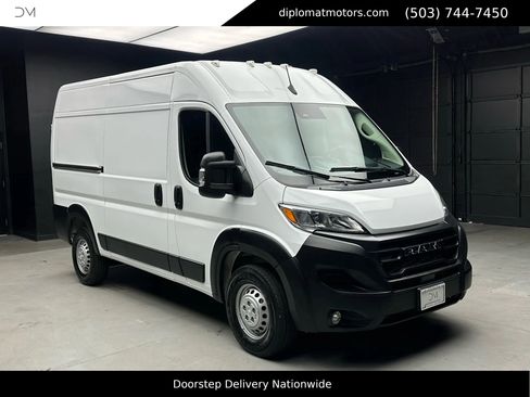 Used 2025 RAM ProMaster 2500 w/ Convenience Group image 8