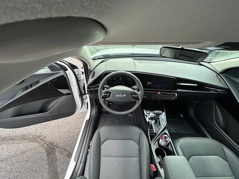 New 2025 Kia Niro LX image 23
