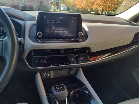 Used 2023 Nissan Rogue SL image 12