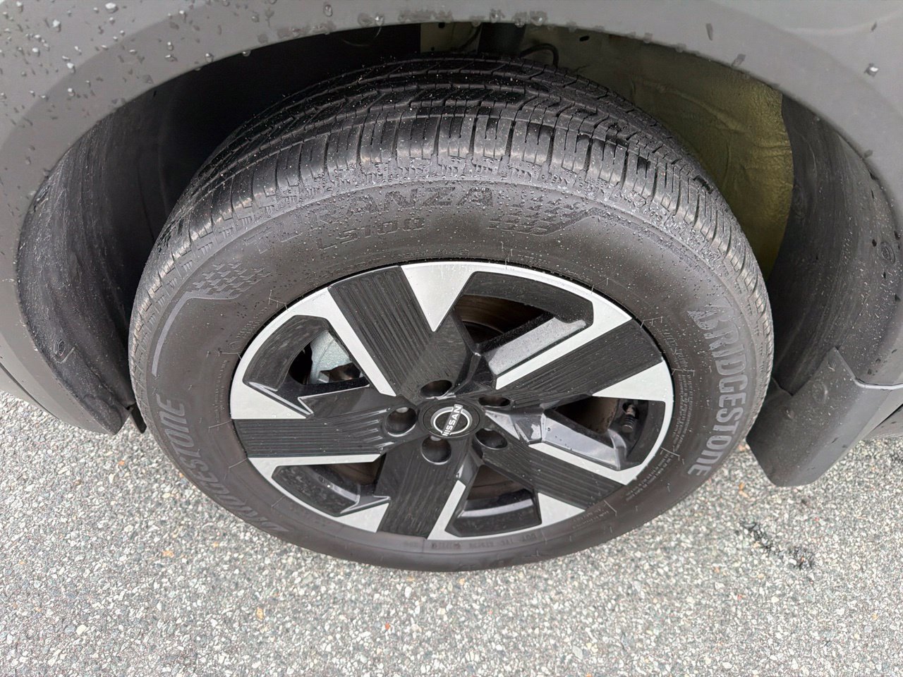 Used 2025 Nissan Kicks SR FWD image 13