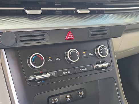 Certified 2023 Kia Carnival LX FWD image 25