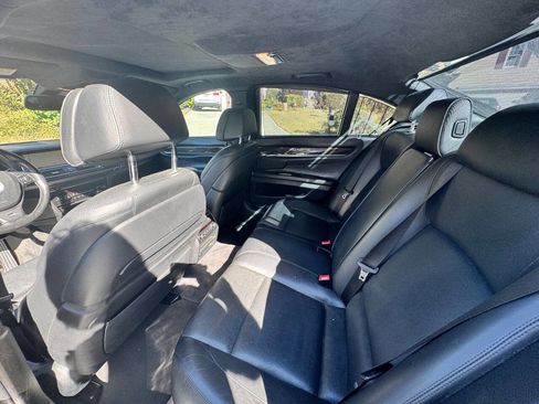 Used 2015 BMW 750i RWD image 34