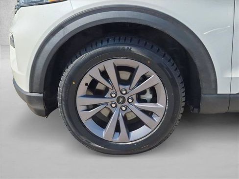 Used 2022 Ford Explorer XLT w/ Equipment Group 202A RWD image 25
