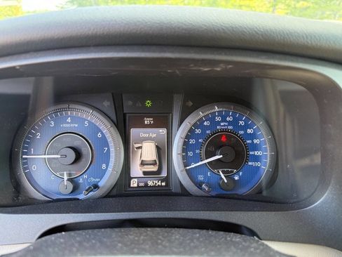 Used 2019 Toyota Sienna LE image 23