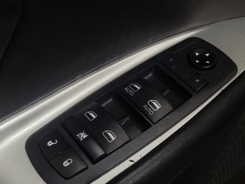 Used 2018 Dodge Journey SE image 27