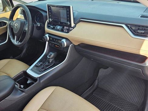 Used 2020 Toyota RAV4 Limited image 23
