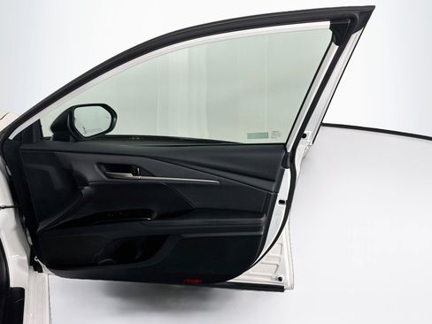 Used 2025 Toyota Camry SE FWD image 32