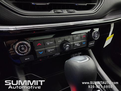 New 2026 Jeep Compass Latitude w/ Sun and Sound Group image 46