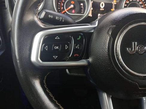 Used 2018 Jeep Wrangler Unlimited Sahara AWD/4WD image 11