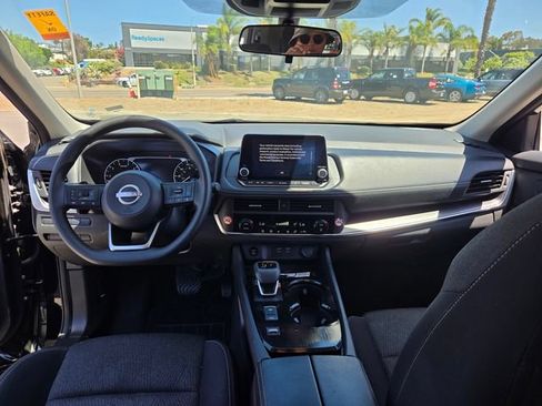 Used 2024 Nissan Rogue SV FWD image 13