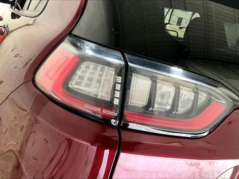 Used 2019 Jeep Cherokee Trailhawk w/ Comfort & Convenience Group image 23