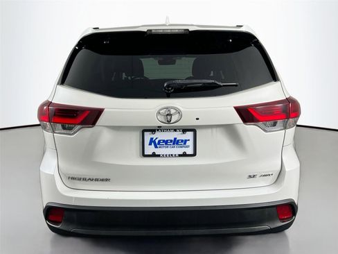 Used 2019 Toyota Highlander SE image 5