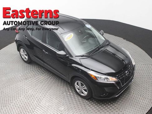 Used 2023 Nissan Kicks S image 3