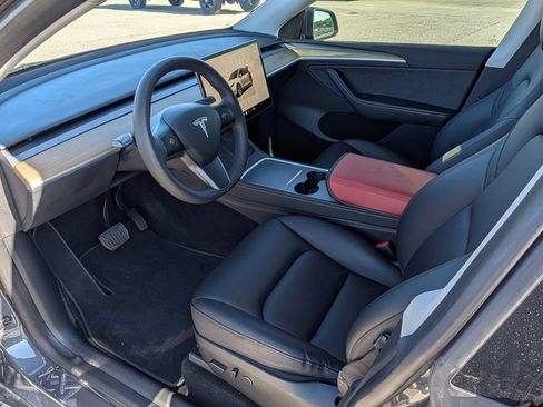 Used 2023 Tesla Model Y Long Range AWD/4WD image 17