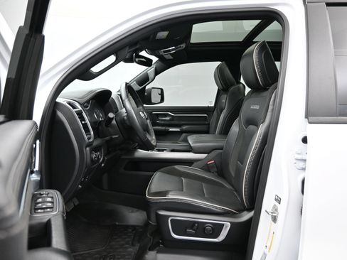 Used 2024 RAM 1500 Laramie AWD/4WD image 9