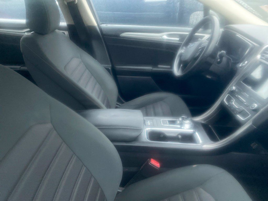 Used 2020 Ford Fusion SE FWD image 7