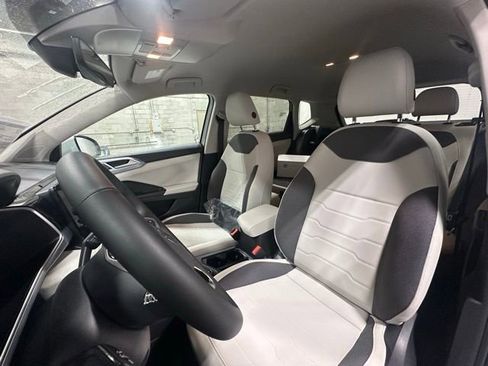 New 2026 Volkswagen Taos SE AWD/4WD image 11