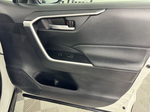 Used 2020 Toyota RAV4 XLE Premium image 29