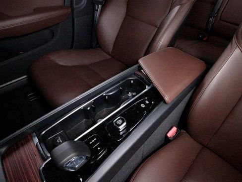 Certified 2025 Volvo V60 B5 Cross Country Plus image 12