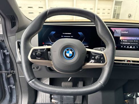 Certified 2025 BMW iX xDrive50 image 27