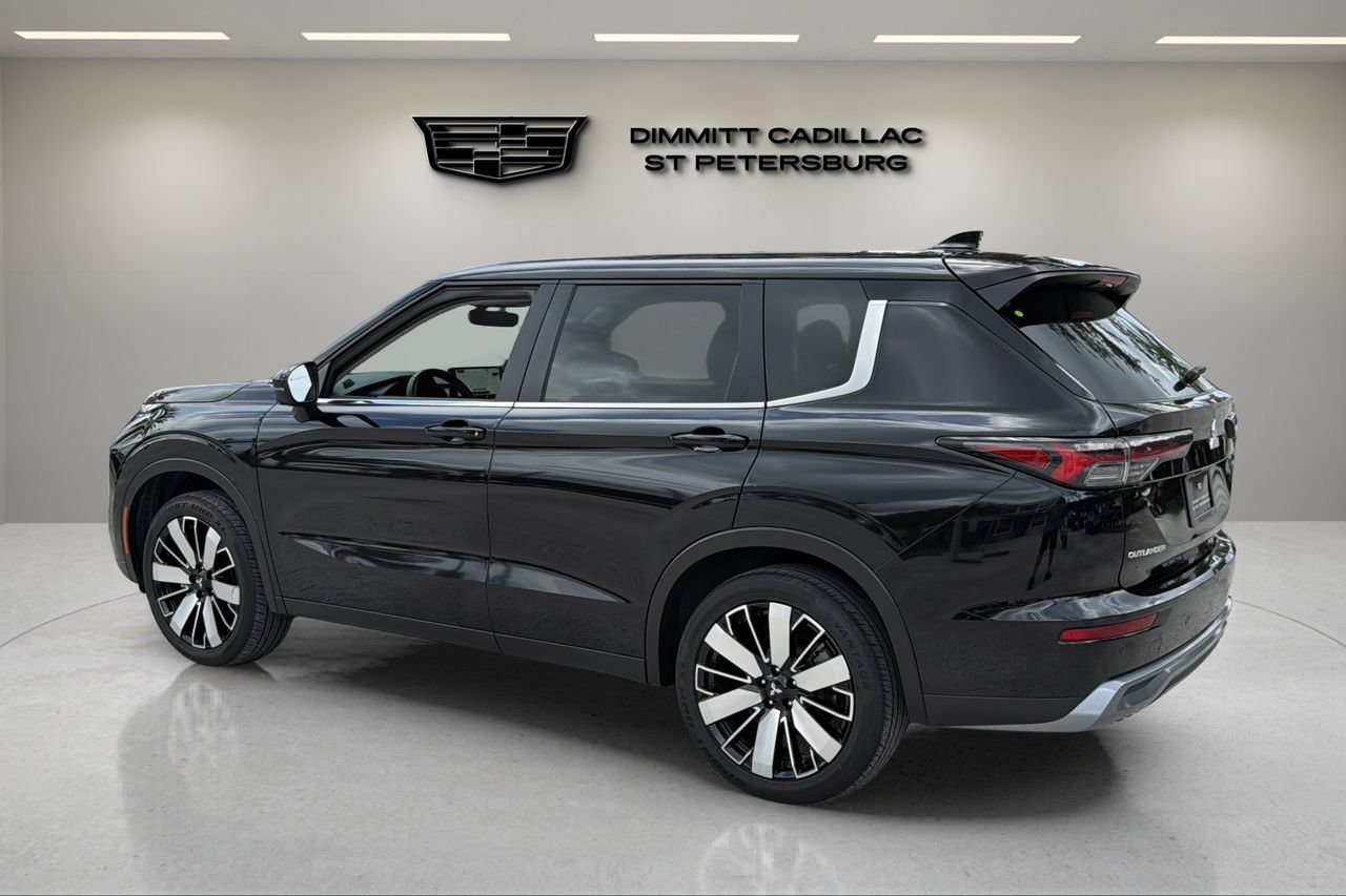 Used 2025 Mitsubishi Outlander SE FWD image 3