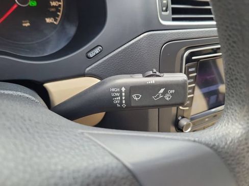 Used 2011 Volkswagen Jetta SE FWD image 24
