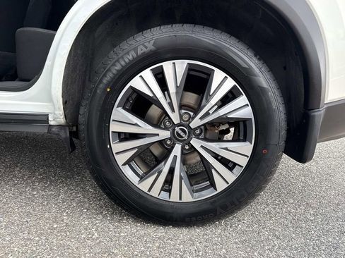 Certified 2023 Nissan Rogue SV FWD image 12