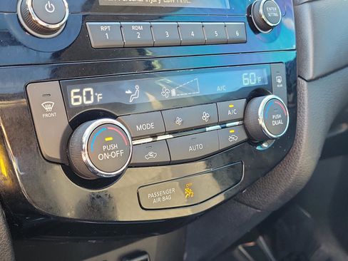 Certified 2017 Nissan Rogue SV image 30