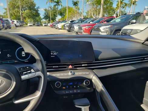Used 2024 Hyundai Elantra SEL FWD image 16