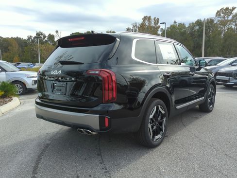 New 2025 Kia Telluride S image 8