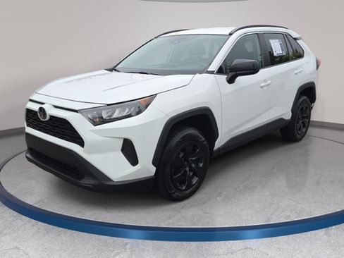 Used 2020 Toyota RAV4 LE FWD image 1
