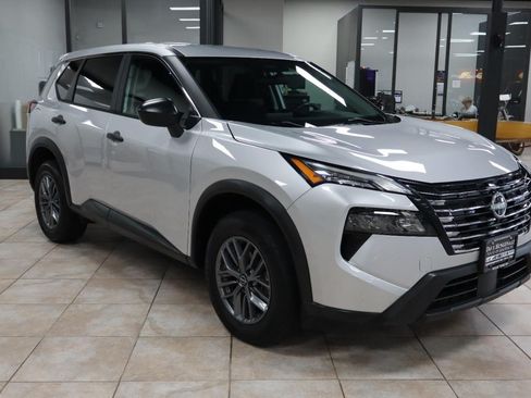 Used 2024 Nissan Rogue S AWD/4WD image 7