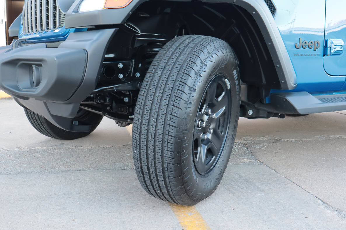 Used 2025 Jeep Wrangler Sport AWD/4WD image 19