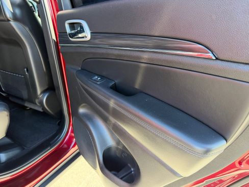 Used 2021 Jeep Grand Cherokee Limited image 13