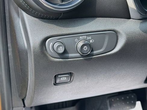 Used 2019 Chevrolet Blazer LT FWD image 10