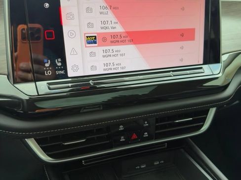 Used 2025 Volkswagen Atlas SEL AWD/4WD image 21
