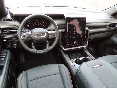 Certified 2025 GMC Yukon AT4 w/ AT4 Premium Package AWD/4WD image 4