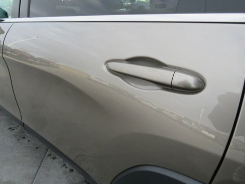 Used 2019 Jeep Cherokee Latitude w/ Popular Appearance Group image 25