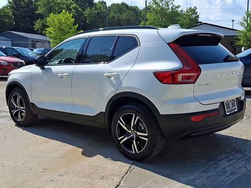 New 2026 Volvo XC40 B5 Core w/ Climate Package image 2