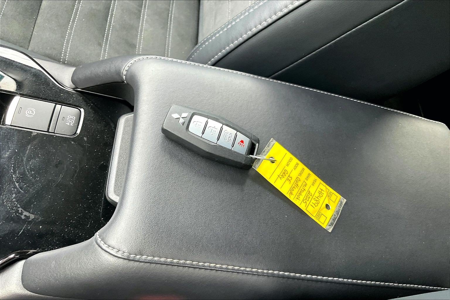Used 2025 Mitsubishi Outlander SE FWD image 10