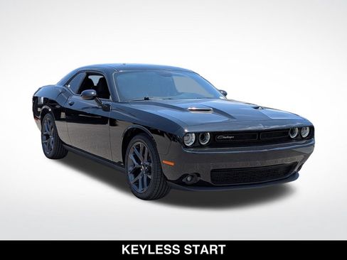 Used 2019 Dodge Challenger SXT w/ Blacktop Package RWD image 2