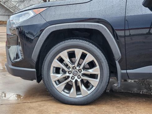 Used 2019 Toyota RAV4 Limited image 10