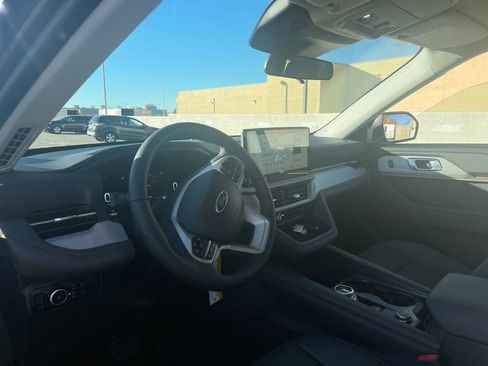 New 2026 Ford Explorer Active w/ Active Comfort Package image 32