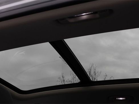 Used 2021 Buick Envision Essence w/ Technology Package I image 28