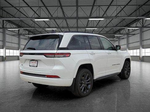 New 2026 Jeep Grand Cherokee Limited AWD/4WD image 4