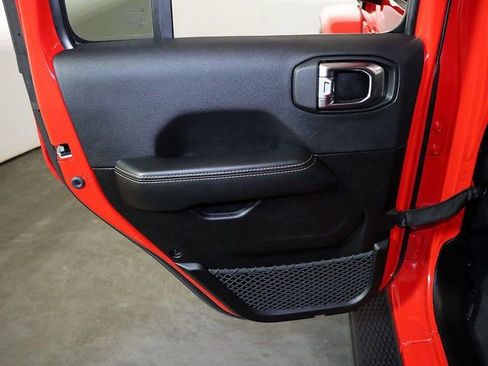 Used 2025 Jeep Wrangler Unlimited Sahara AWD/4WD image 27