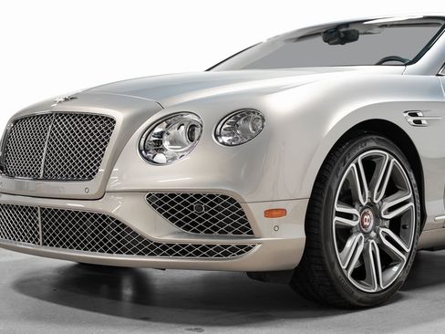 Used 2017 Bentley Continental GT image 12