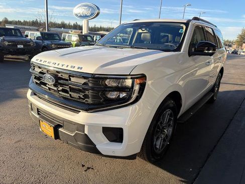 Certified 2025 Ford Expedition Active image 3