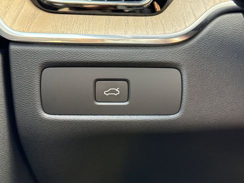 New 2026 Volvo XC60 B5 Plus w/ Protection Package Premier image 20