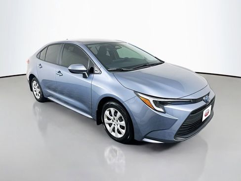 Certified 2025 Toyota Corolla LE FWD image 3
